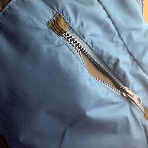 Mens puffer best with deep pockets on each side - Picture 6 of 8